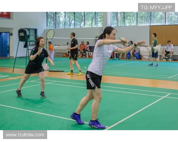 上海羽毛球队创新盯防战术解析与实战应用探讨 上海羽毛球队创新盯防战术解析与实战应用探讨