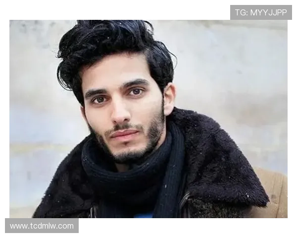 伊朗足球明星长发造型引发热议展现个性与风格的完美结合 伊朗足球明星长发造型引发热议展现个性与风格的完美结合