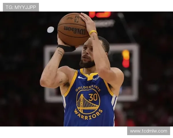 像库里一样闪耀的足球明星们如何在绿茵场上创造传奇与辉煌 像库里一样闪耀的足球明星们如何在绿茵场上创造传奇与辉煌