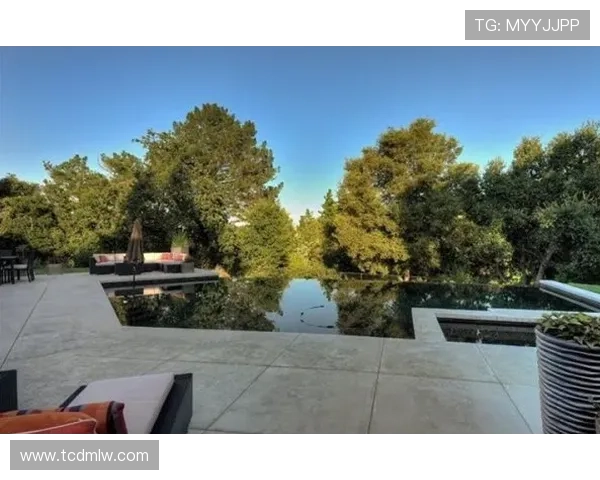 全球足球巨星奢华豪宅揭秘探访他们的梦想家园与生活方式