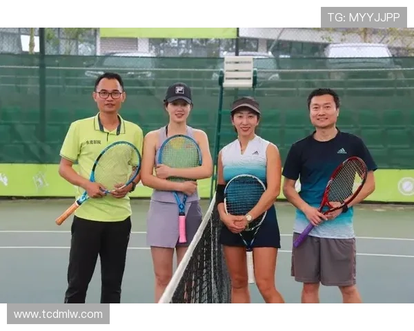 网球新手必看：团队协作与技巧提升的全面入门指南