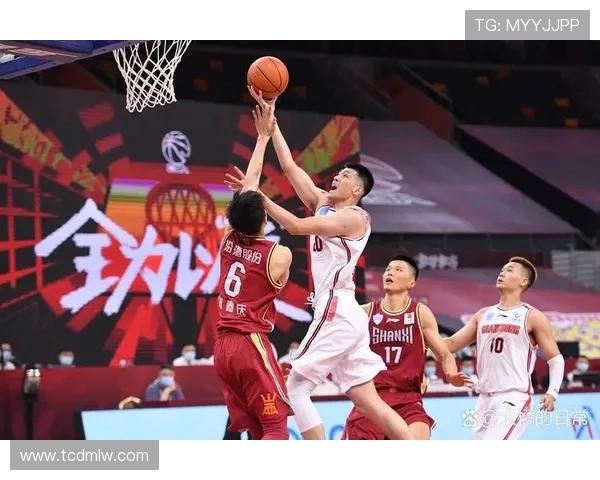 重庆篮球队在冠军赛中的个人能力展现与战术执行分析